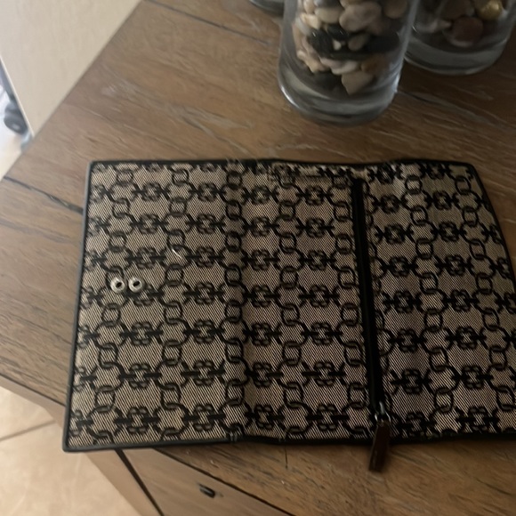 Bueno monogram wallet . Looks like vintage to me . Gray and black - Picture 8 of 12